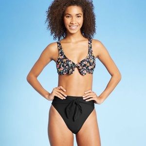 NWT Floral bikini top with bow